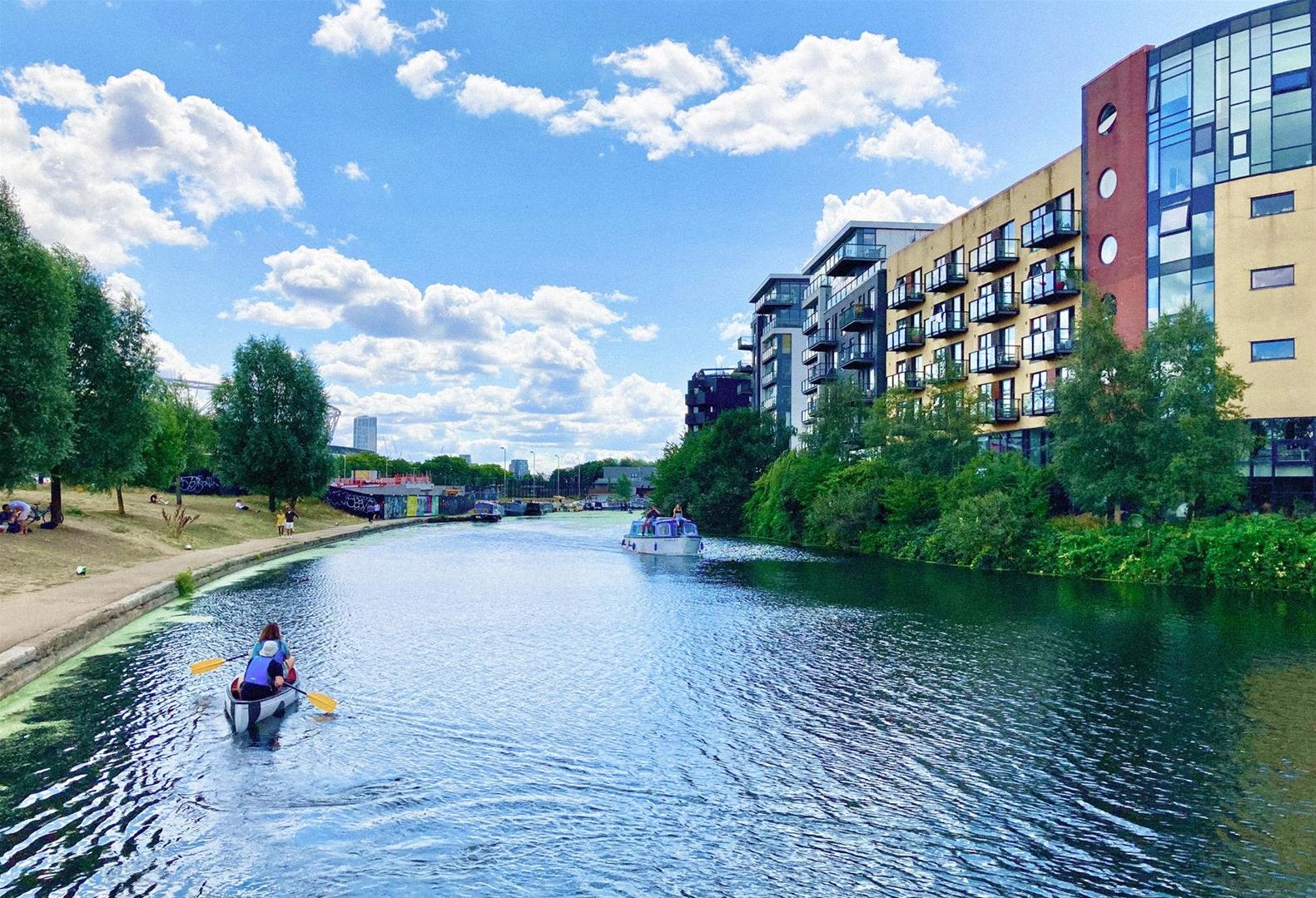 Flat Pancras Way in Greater London