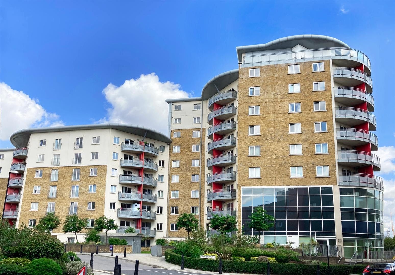 Flat Pancras Way in Greater London