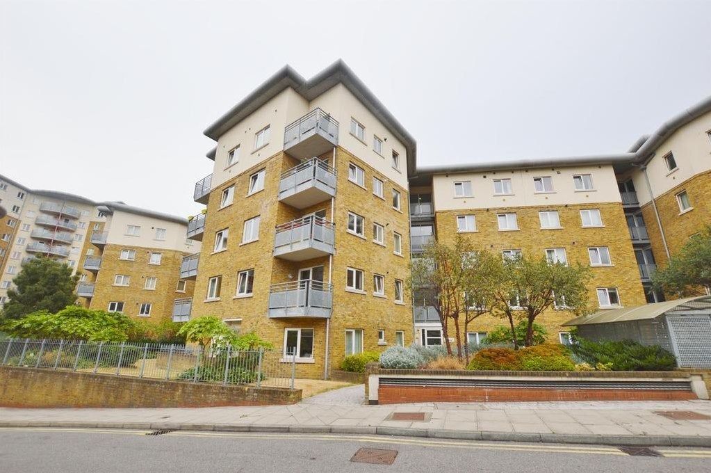 Flat Pancras Way in Greater London