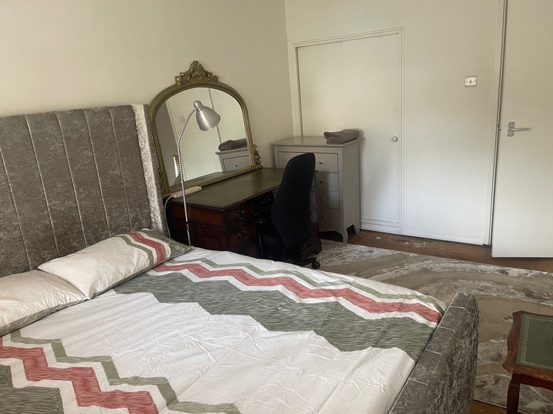 Room Connaught Gardens in Greater London