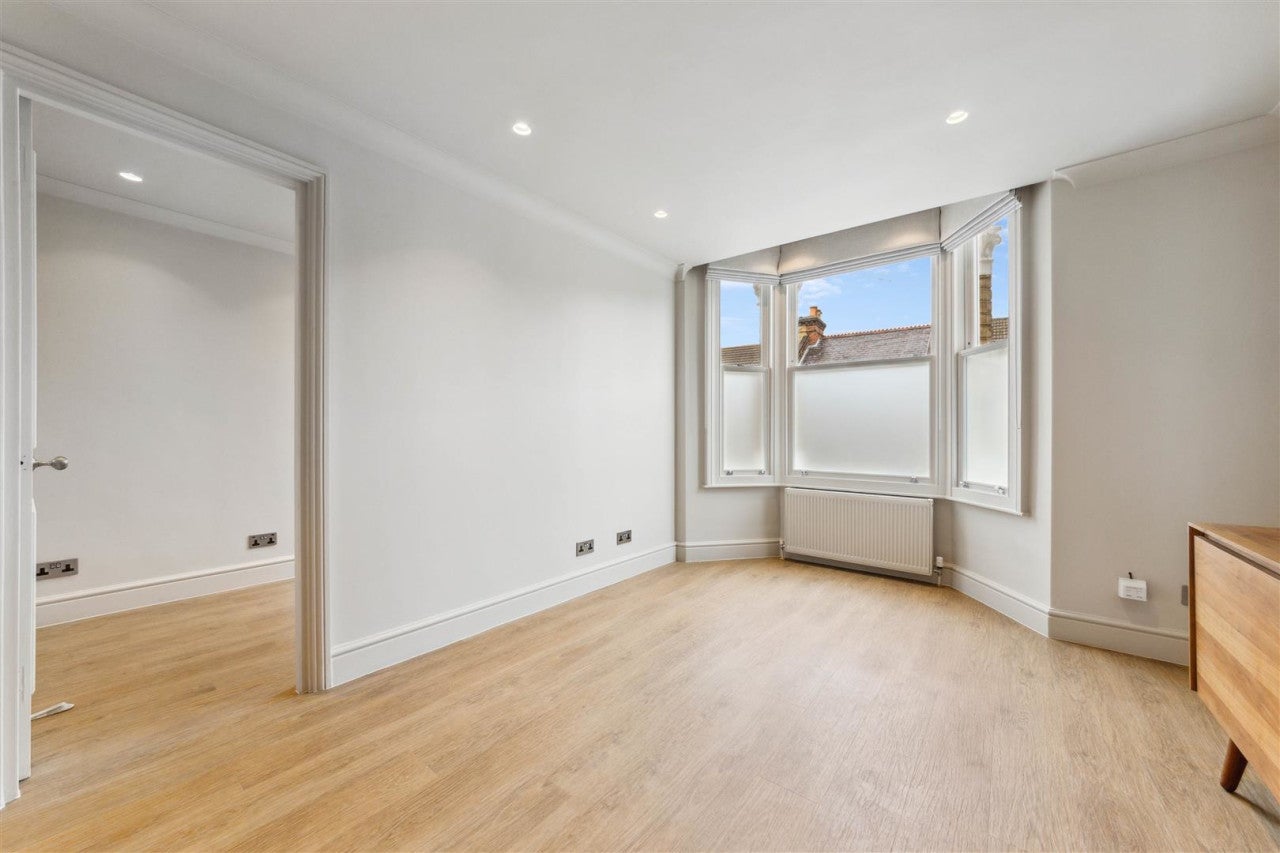 Flat Raeburn Street in Greater London