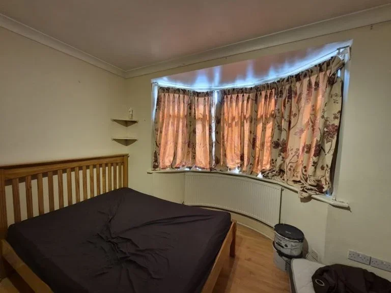 Room Parkfield Road in Greater London