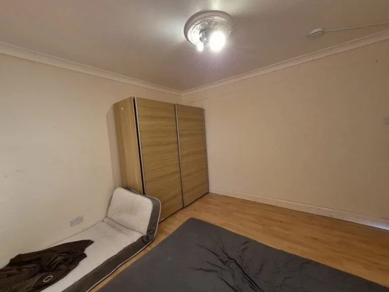 Room Parkfield Road in Greater London