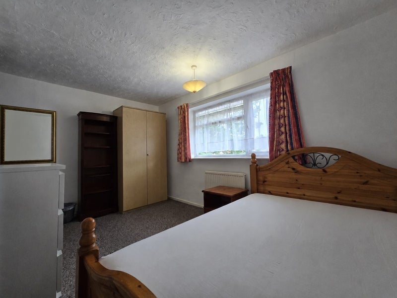 Room Forester Road in Crawley
