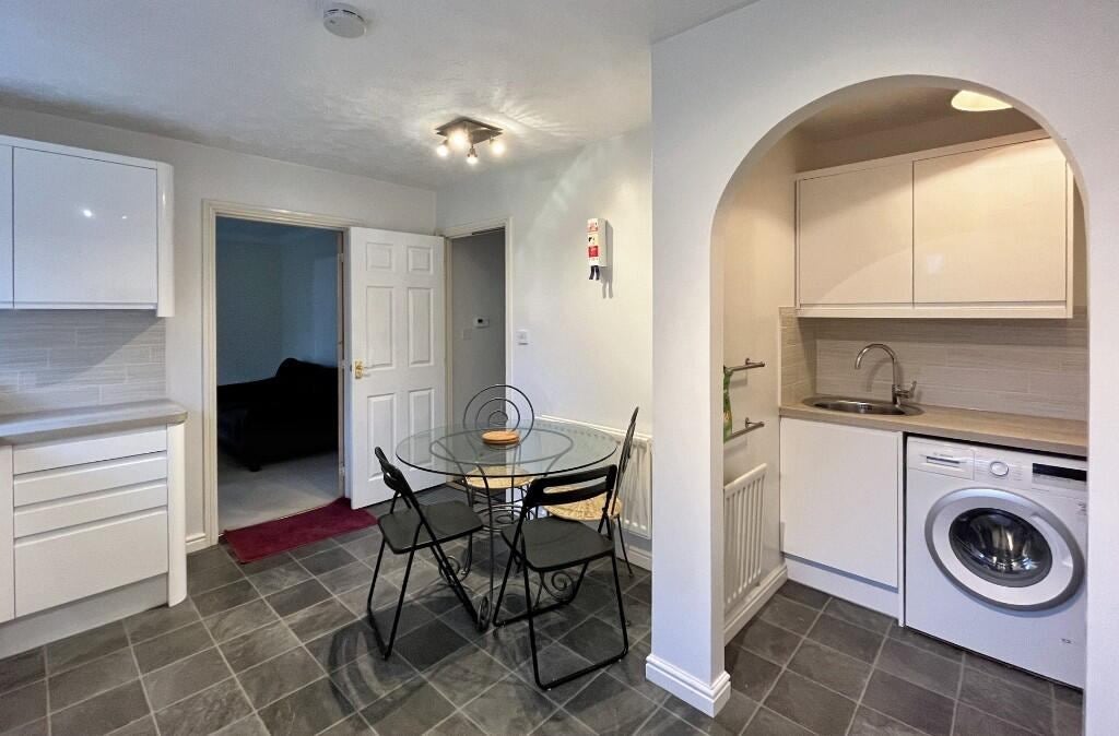 Room Jellicoe Avenue in Bristol