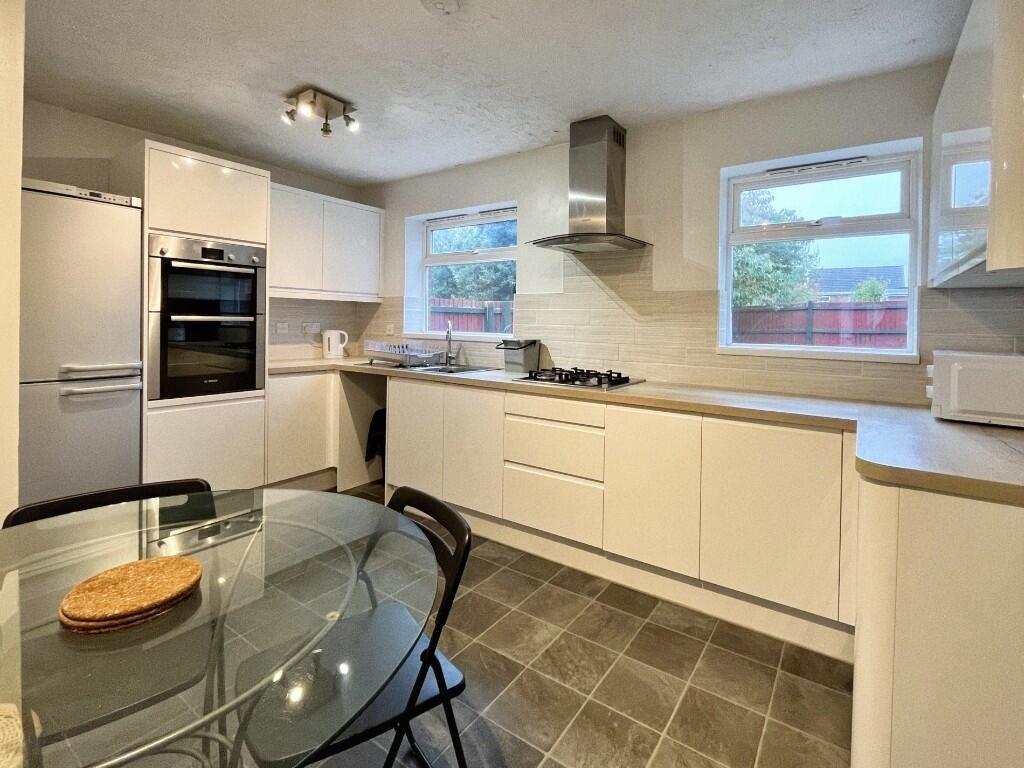 Room Jellicoe Avenue in Bristol