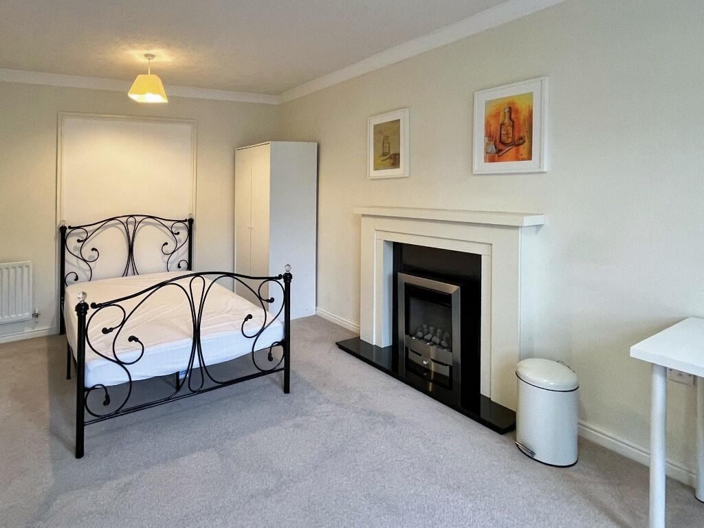 Room Jellicoe Avenue in Bristol