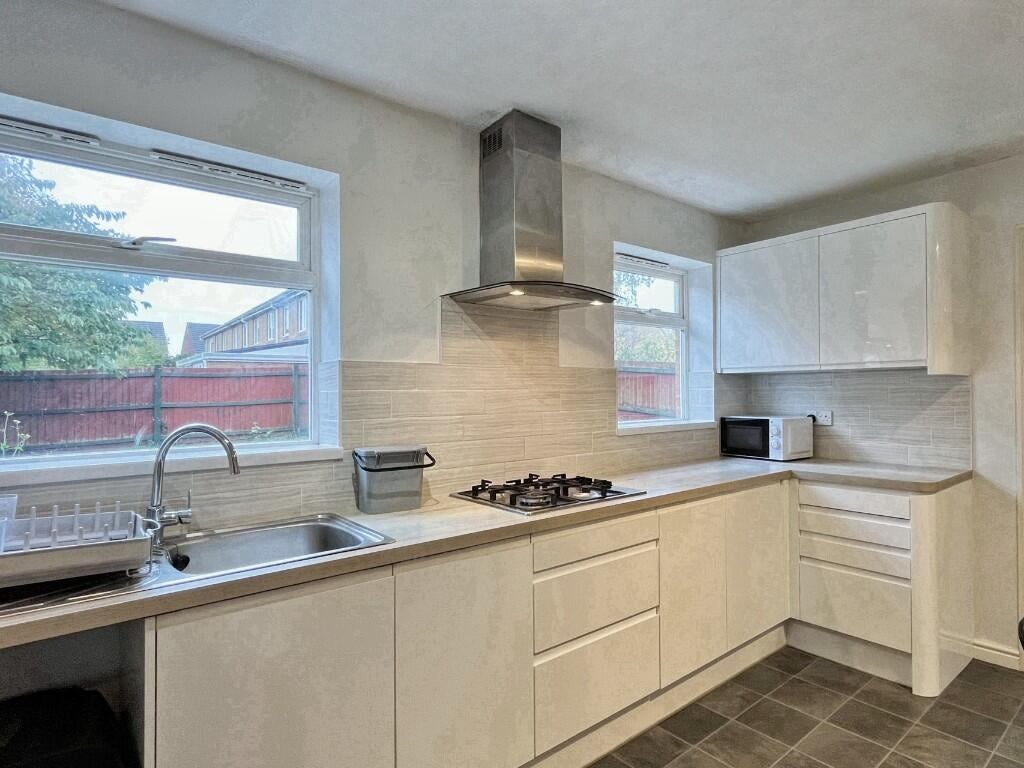 Room Jellicoe Avenue in Bristol