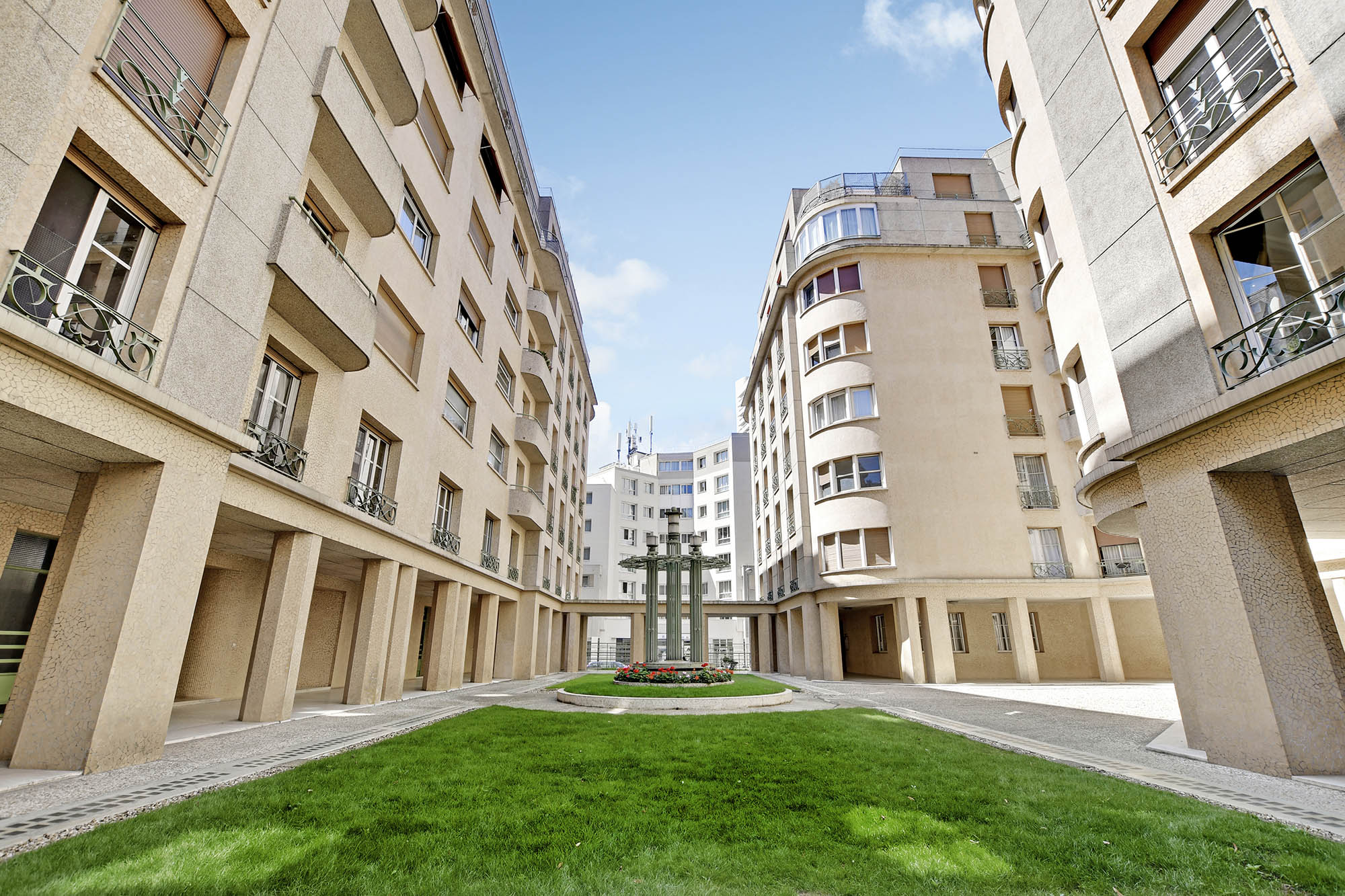 Maison Pont Mirabeau à Paris