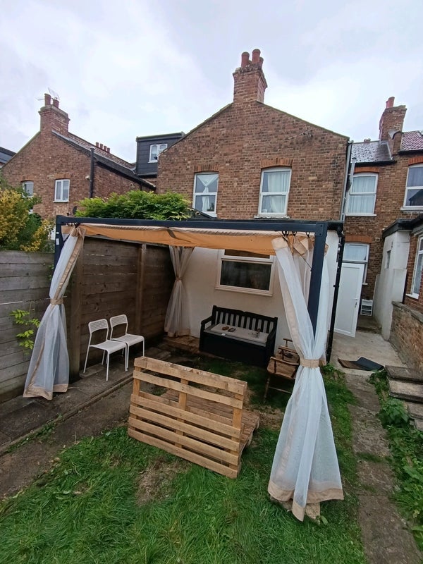 Room Morrison Avenue in Greater London