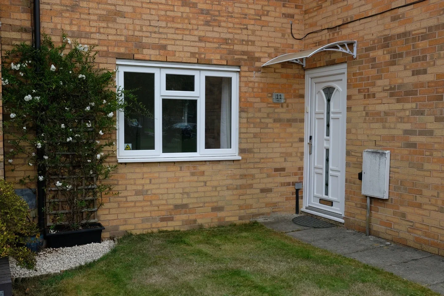 Flat Allcot Close in Crawley