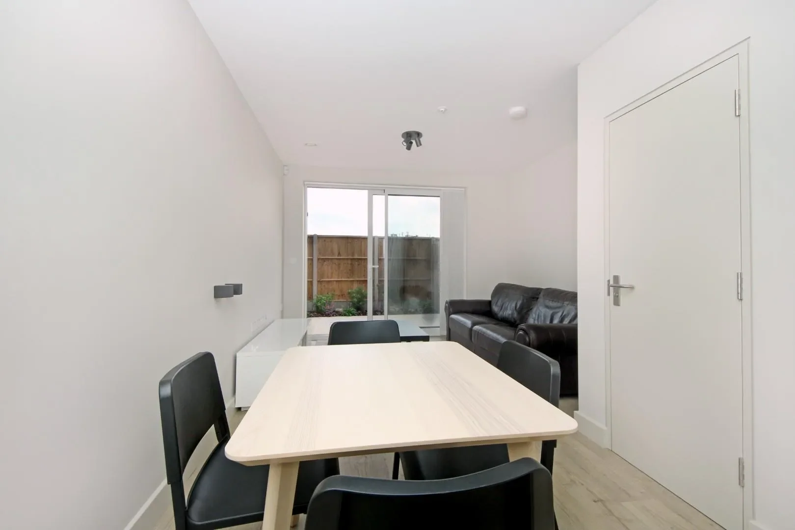 Flat Lowfield Road in Greater London