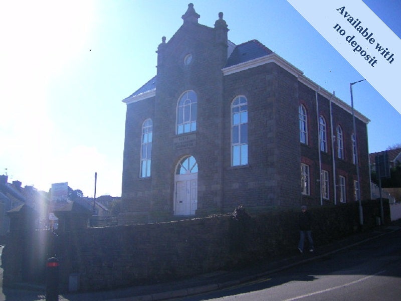Flat Vicarage Road in Swansea