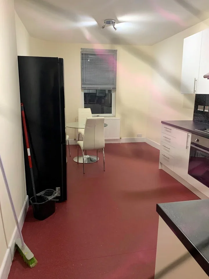 Flat Drayton Road in Greater London