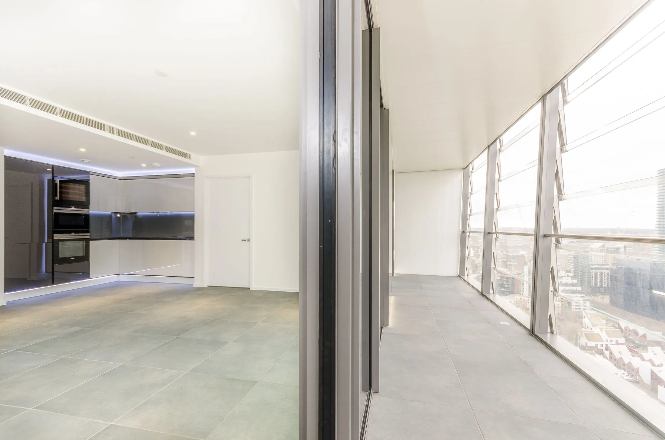 Flat Dollar Bay Place in Greater London