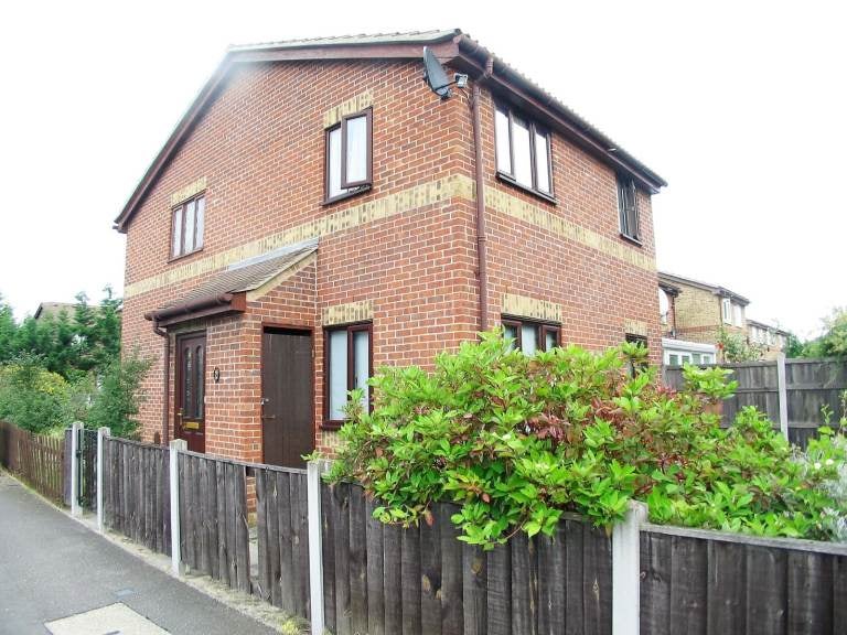 House Crystal Way in Greater London
