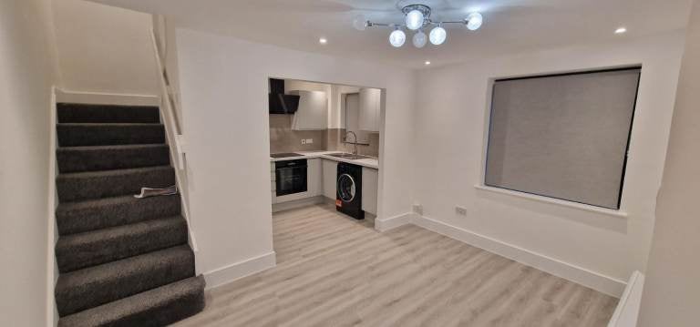 House Crystal Way in Greater London