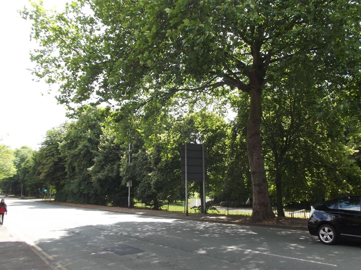 Flat Birchfields Road in Manchester