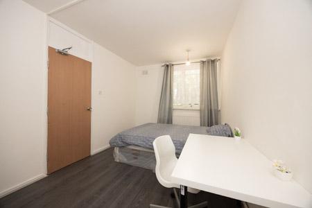 Flat Cable Street in Greater London