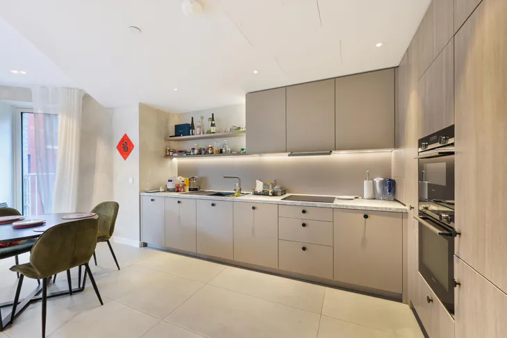 Flat Lewis Cubitt Walk in Greater London