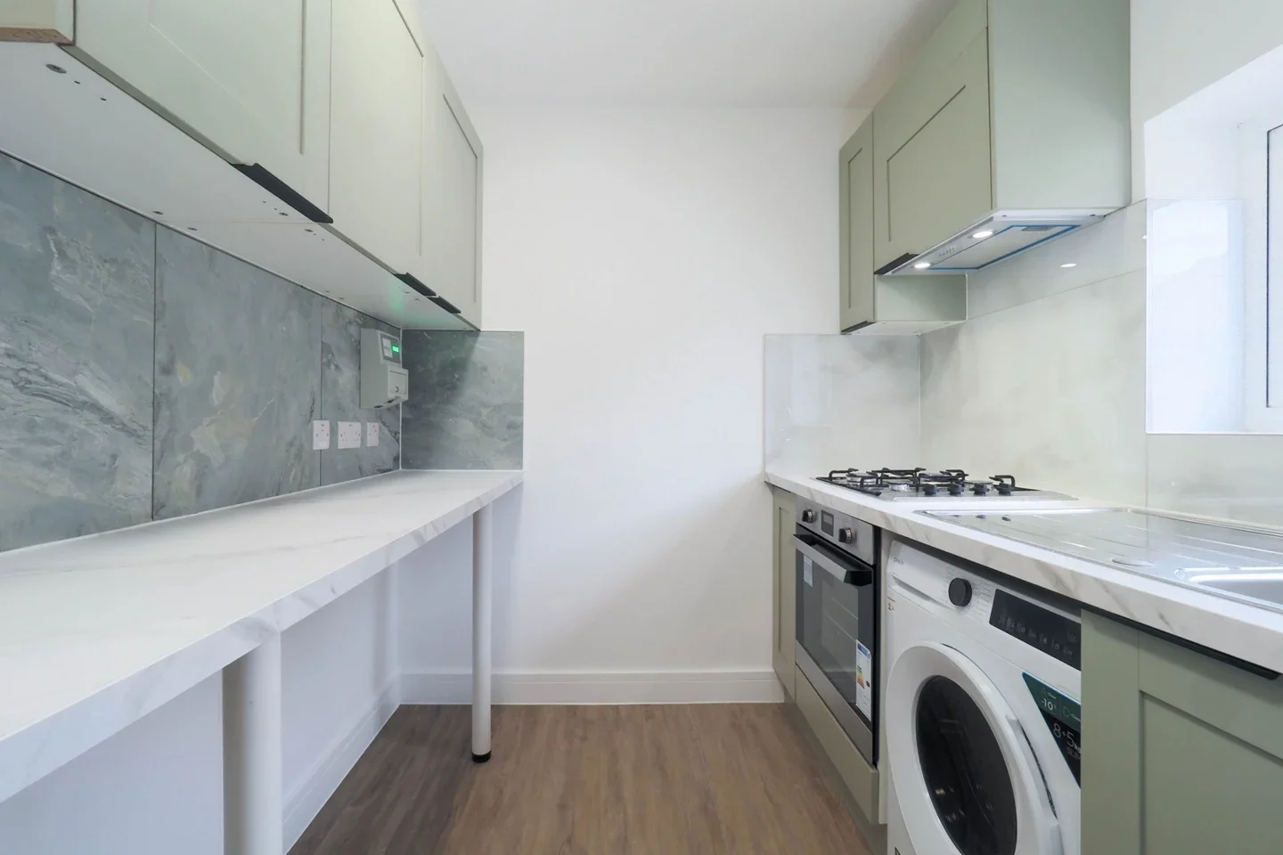 Room Furzehill Road in Hertsmere