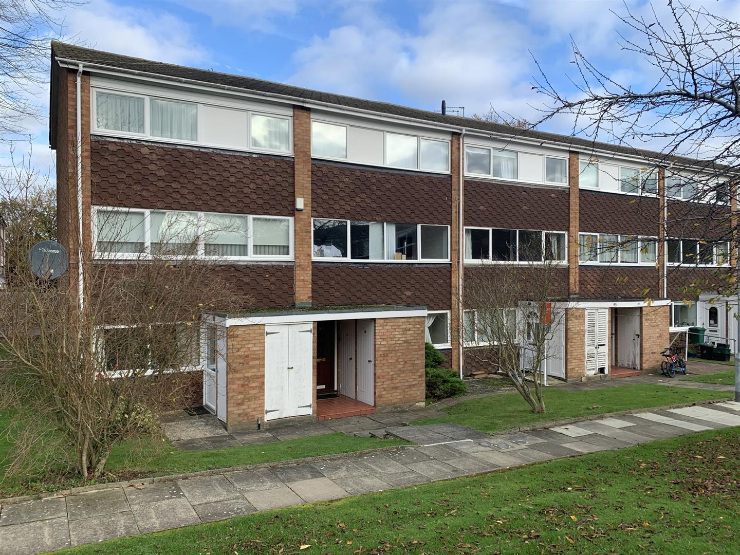 Flat Woodcote Drive in Greater London