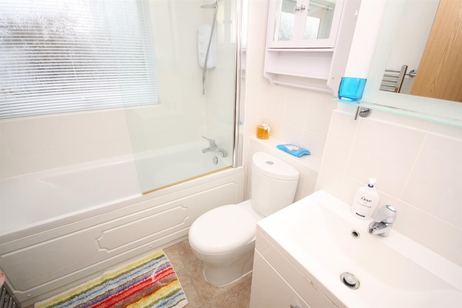 Flat Woodcote Drive in Greater London