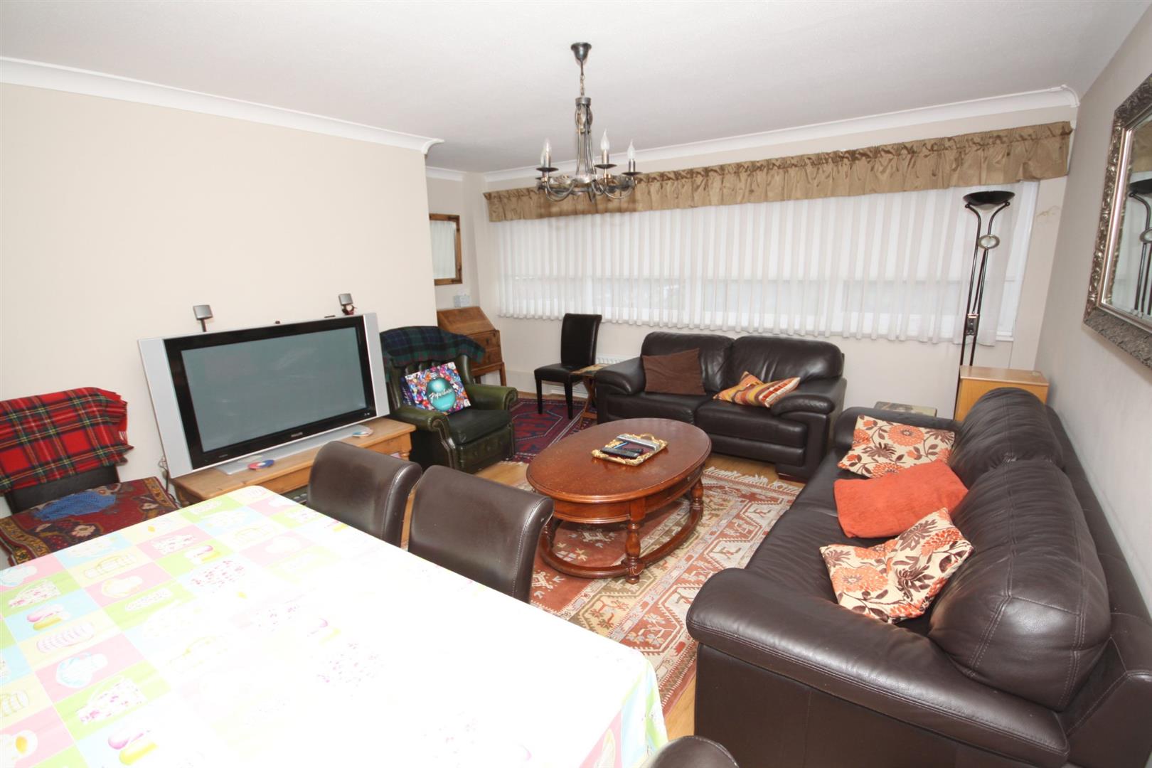 Flat Woodcote Drive in Greater London