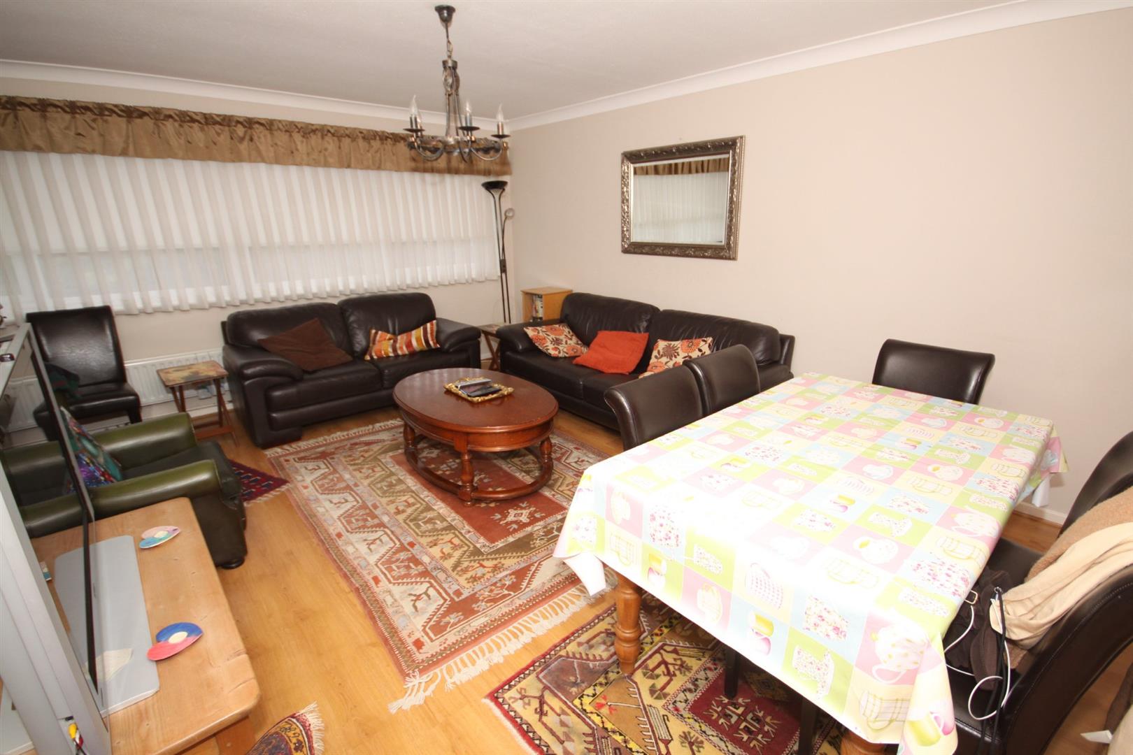 Flat Woodcote Drive in Greater London