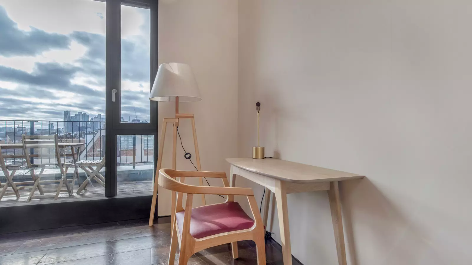 Flat De Beauvoir Crescent in Greater London