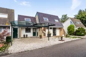 Twee-onder-één-kap te koop: Watertuin 25, Warmond