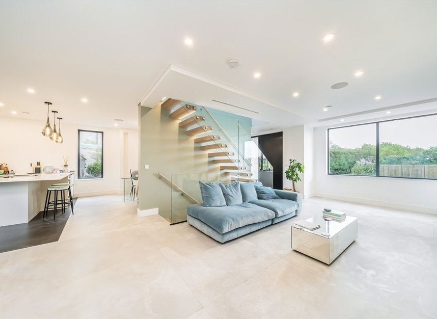 Flat Gulliver Place in Greater London