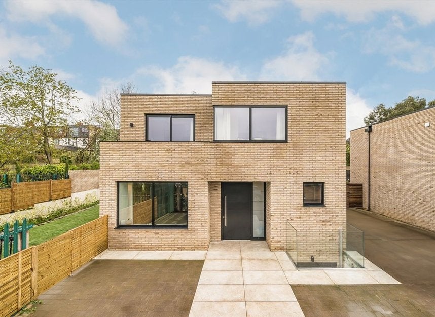 Flat Gulliver Place in Greater London