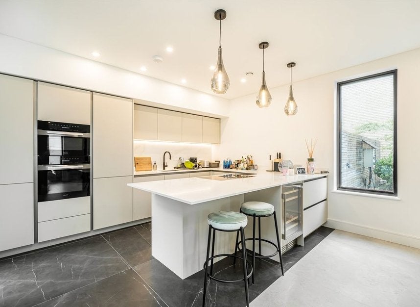 Flat Gulliver Place in Greater London