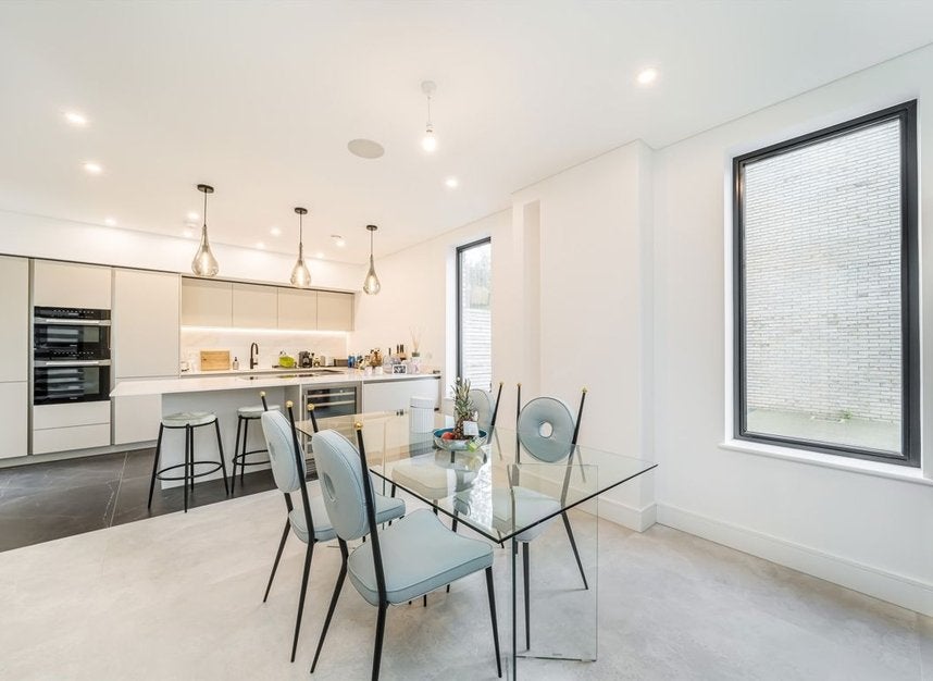 Flat Gulliver Place in Greater London