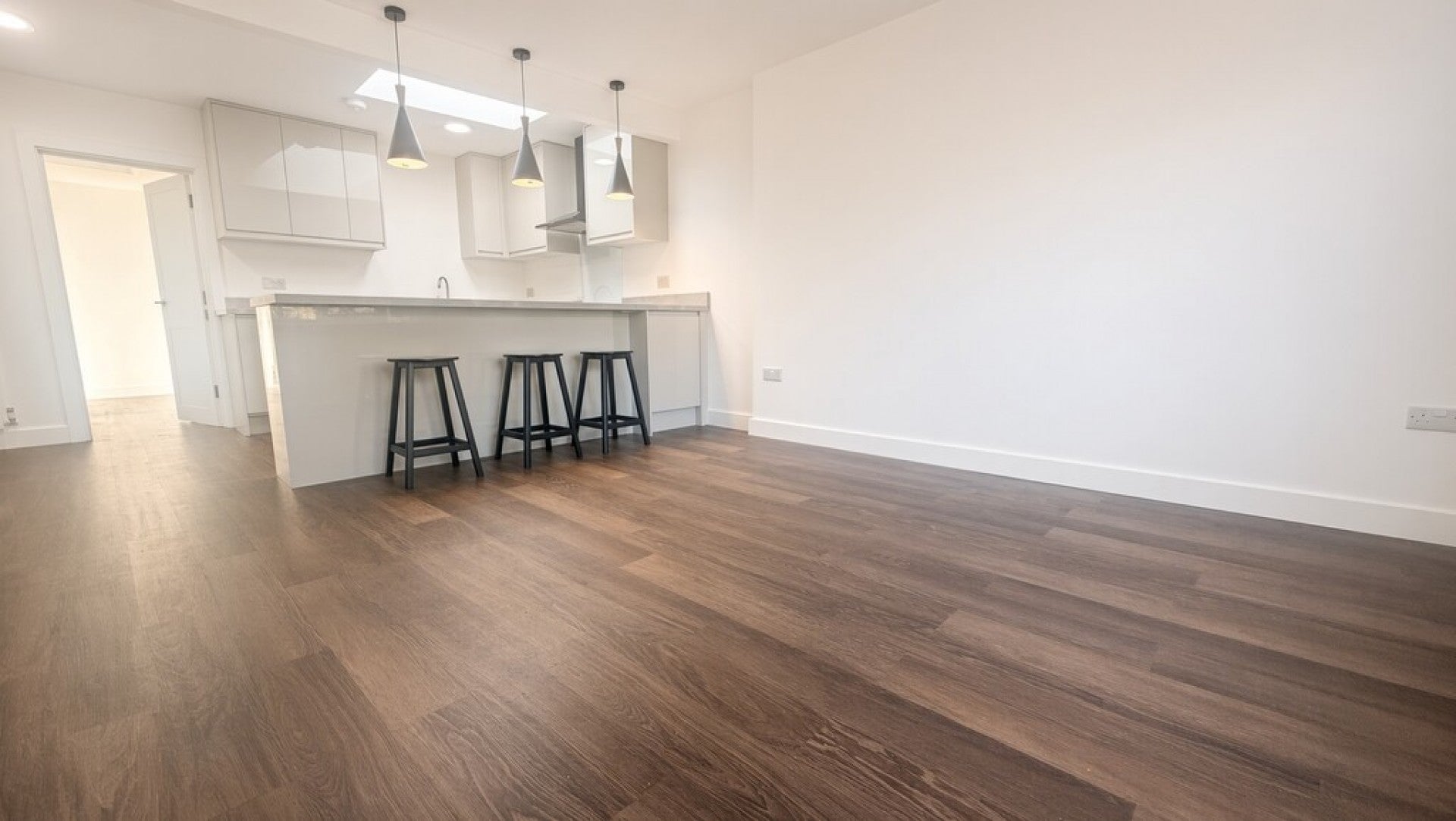 Flat Harlington Road West in Greater London