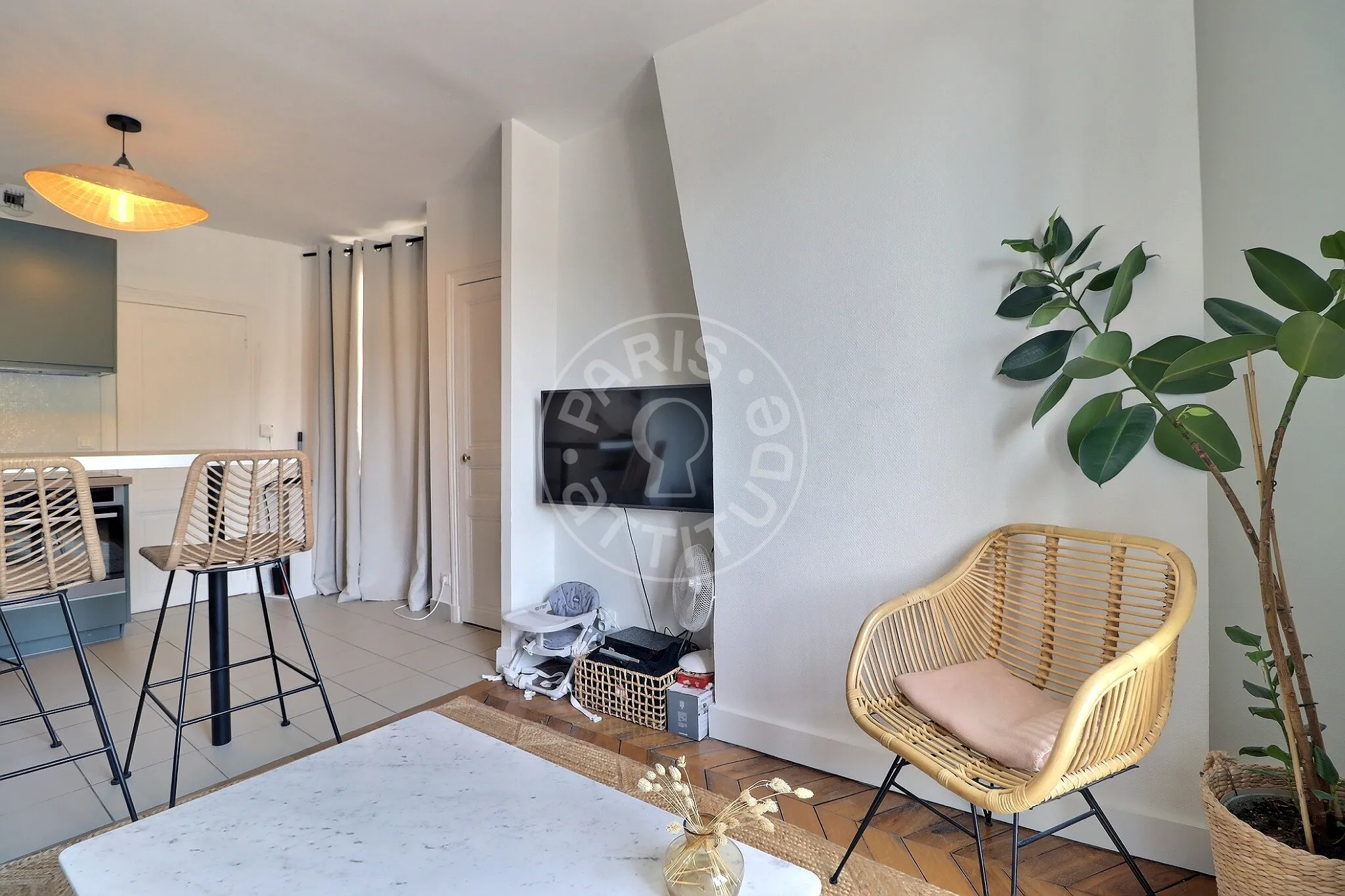 Appartement Rue Seveste à Paris