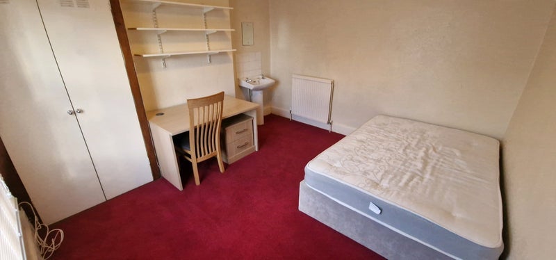 Room Myrtle Road in Ipswich