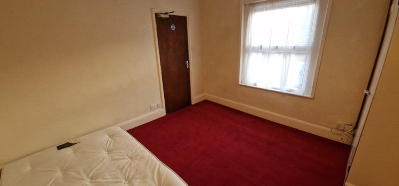 Room Myrtle Road in Ipswich