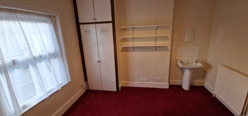 Room Myrtle Road in Ipswich