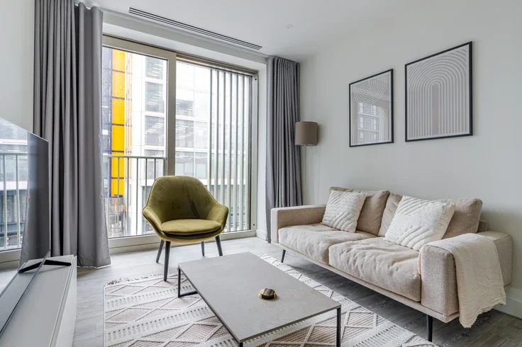 Flat International Square in Greater London