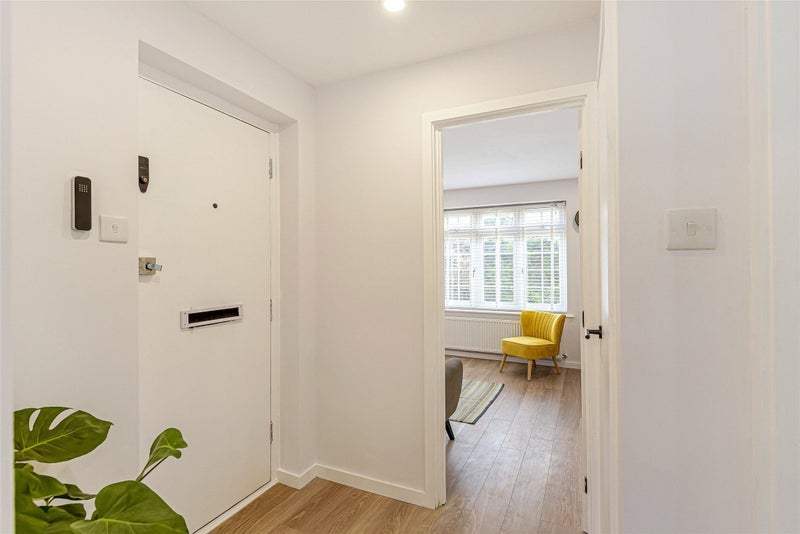 Flat Ashdown Way in Greater London