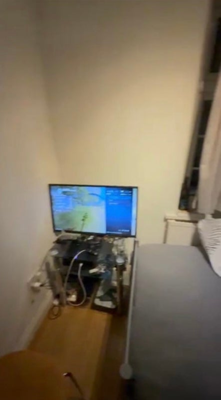 Room Long Drive in Greater London