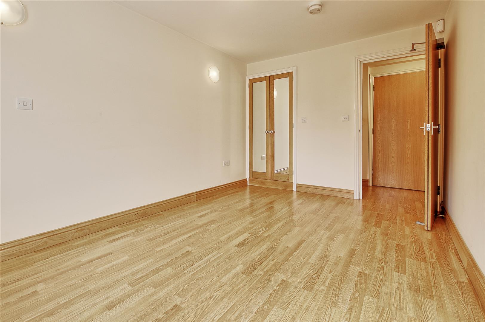 Flat Hawthorn Way in Cambridge