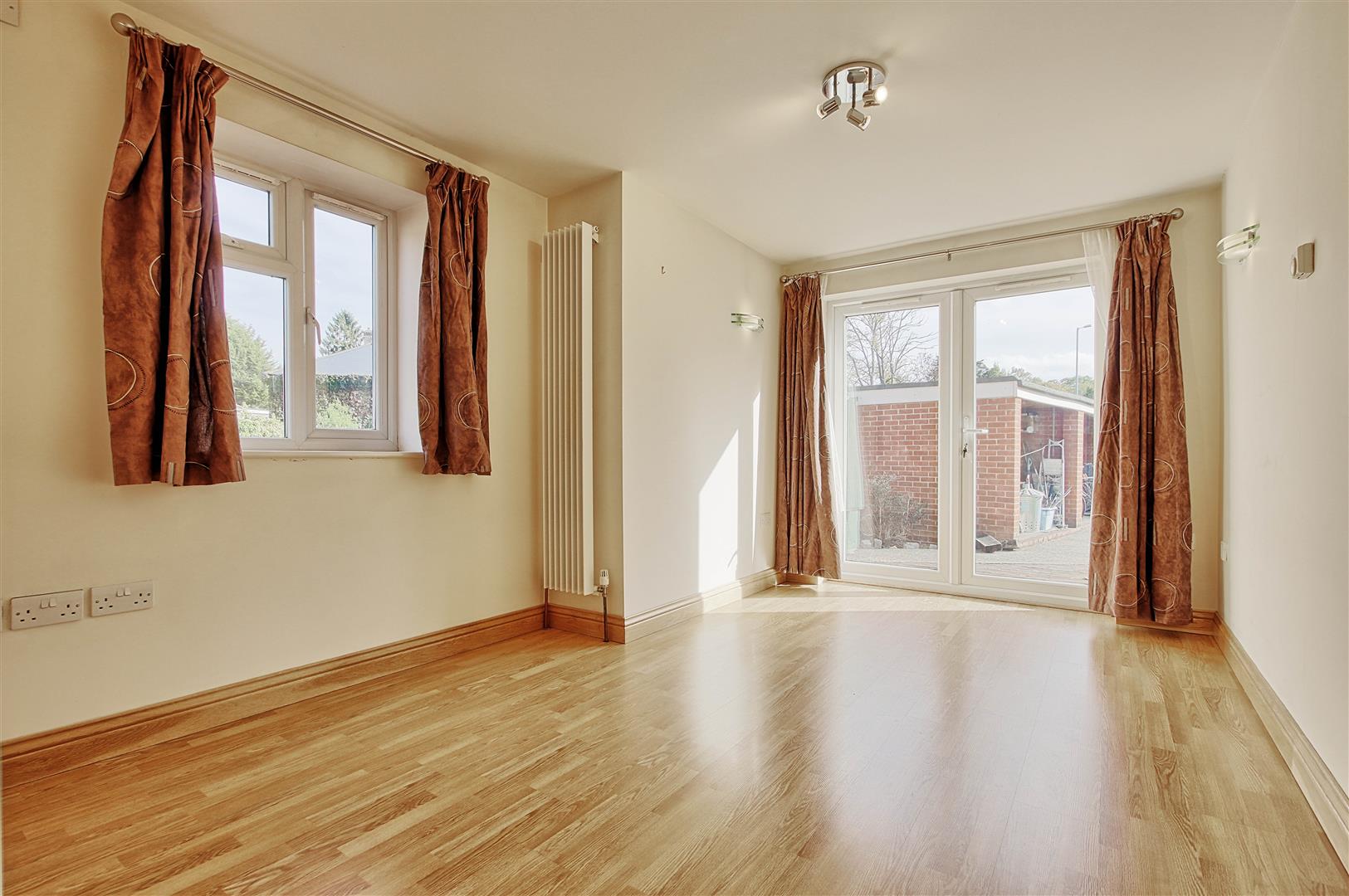 Flat Hawthorn Way in Cambridge