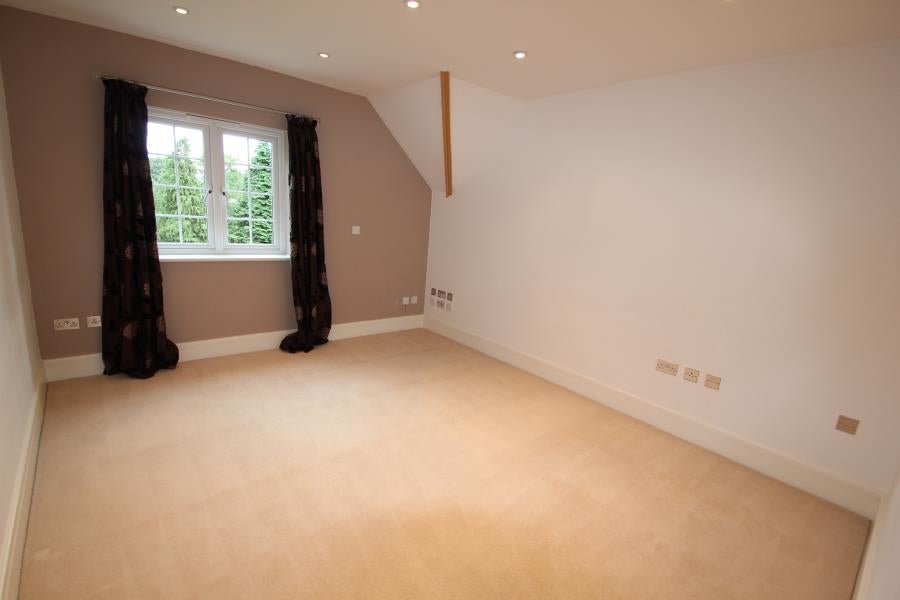 Flat Sheerwater Road in Woking