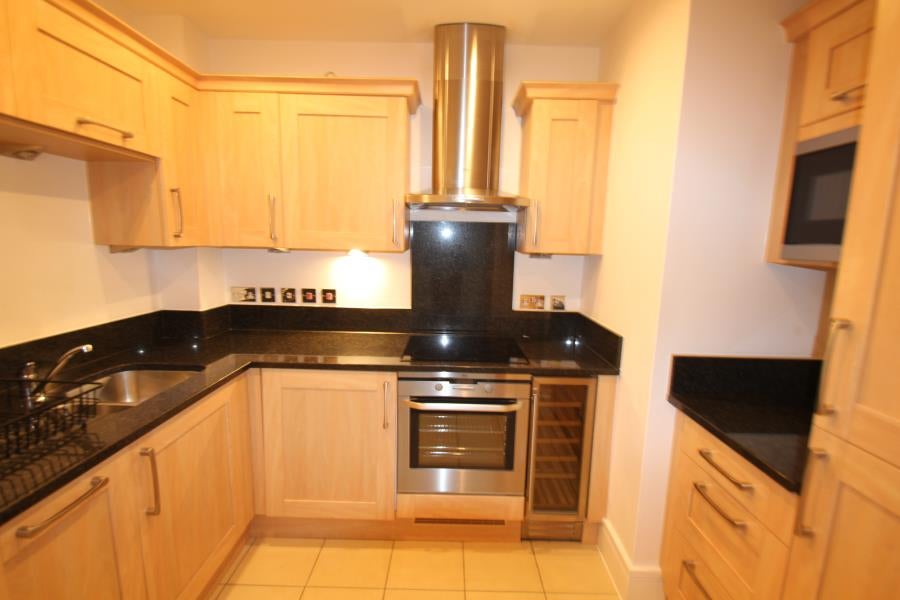 Flat Sheerwater Road in Woking