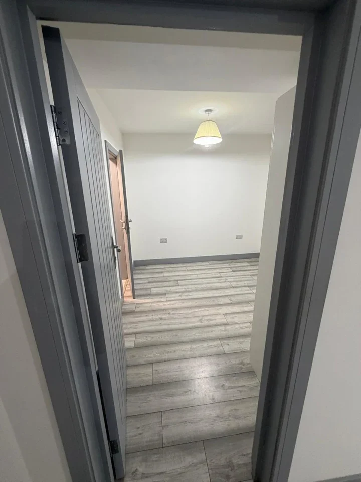 Flat Fairfield Crescent in Greater London