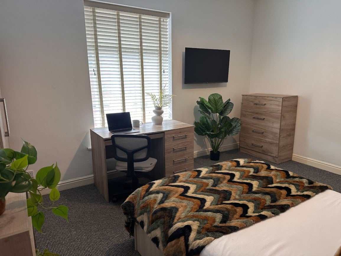 Room Blaydes Street in Hull