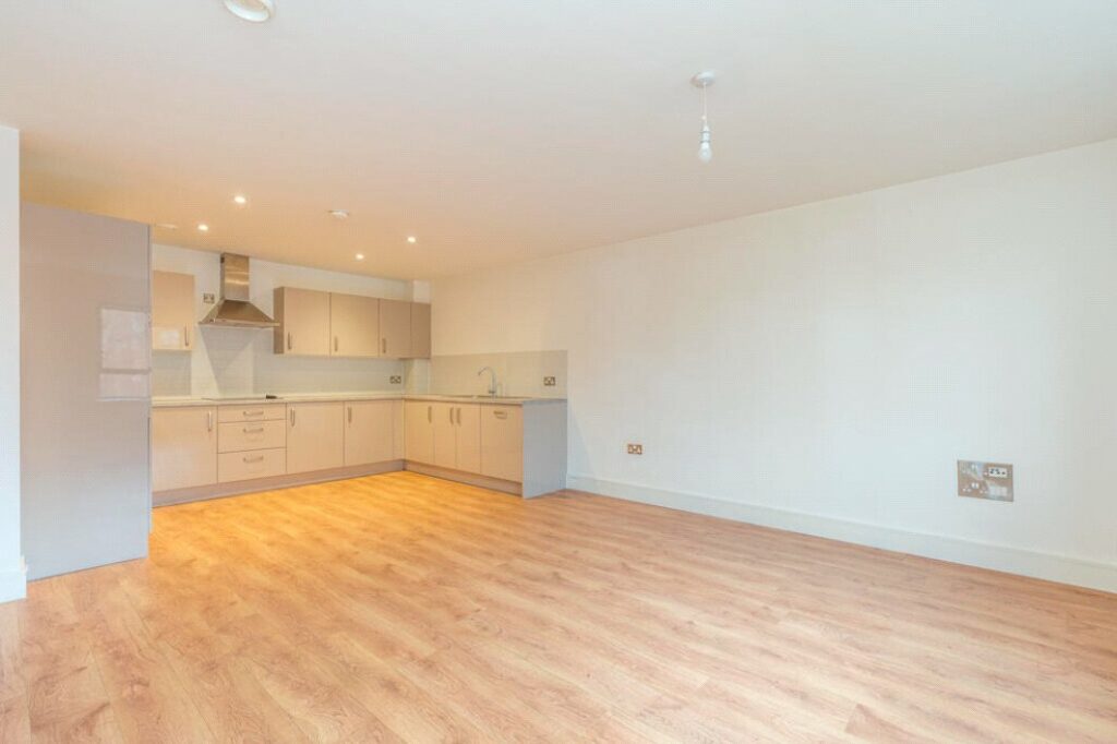 Flat Grosvenor Road in Rushmoor
